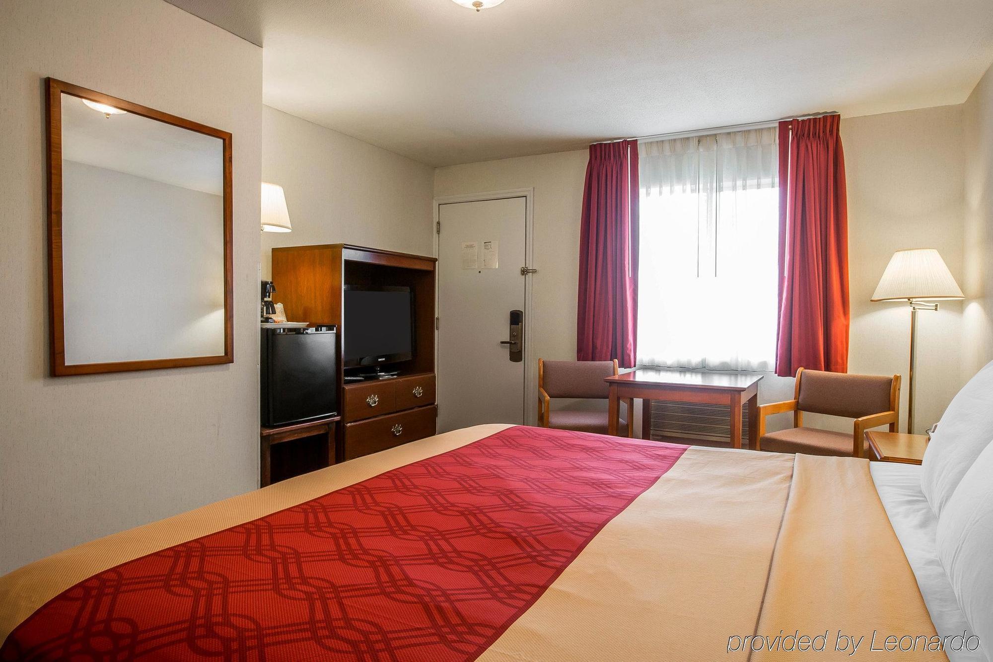 Baymont By Wyndham George Hotel